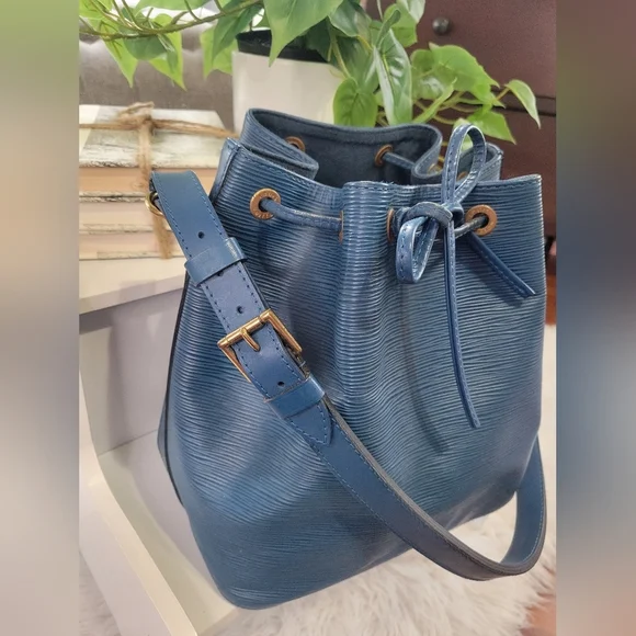 Authentic Vintage Louis Vuitton Blue Epi Bucket Noe - Picture 6 of 16